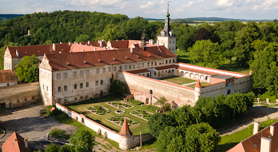 Schloss Uherčice u Znojma (Ungarschitz)
