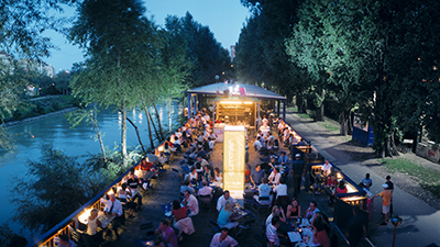 Blick auf die Summerstage in Abendstimmung