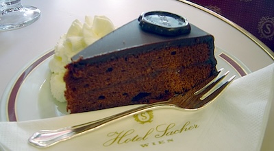 Sacher-Torte mit Schlag