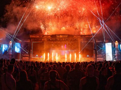 Feuerwerk bei Bühne auf Frequency Festival