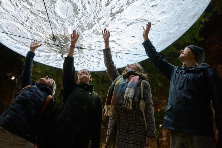 Klanglicht im Park – unter dem Mond dem Stadttrubel entfliehen